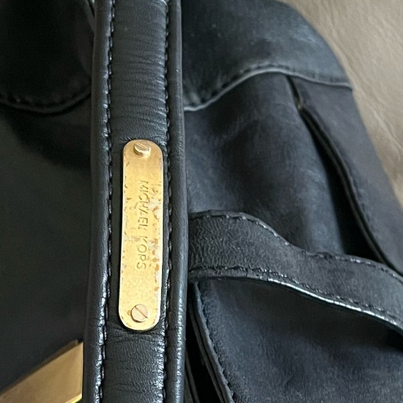 Authentic Micheal Kors Purse! - Picture 14 of 16